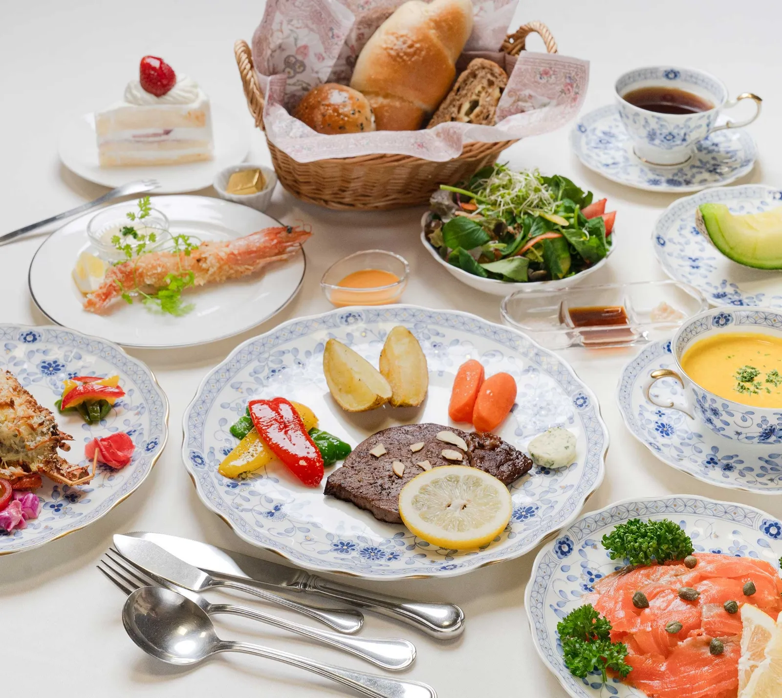写真：お祝い御膳の洋食